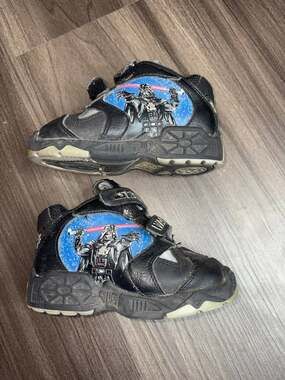 Vintage 1996 Star Wars Darth Vader Light-Up Sneakers – Kids Size 7.5